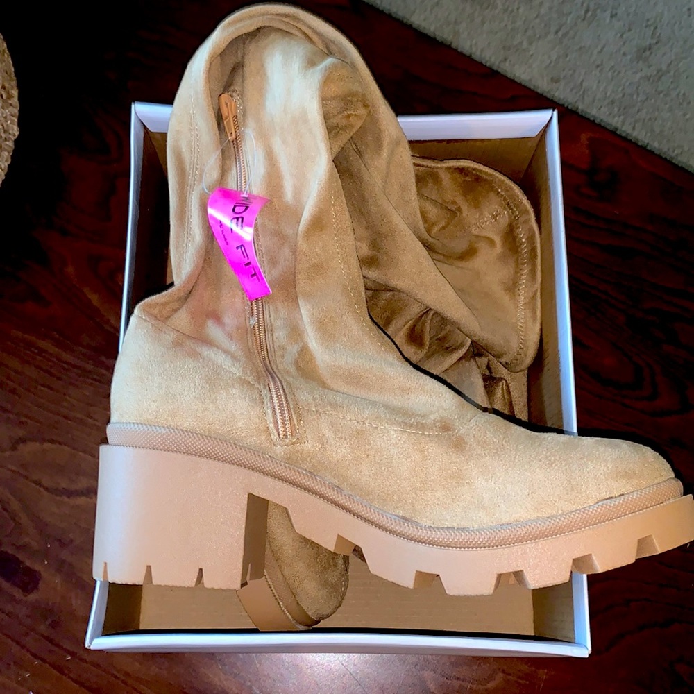 I didn’t realize these were wide calf boots when I bought them. Brand new!